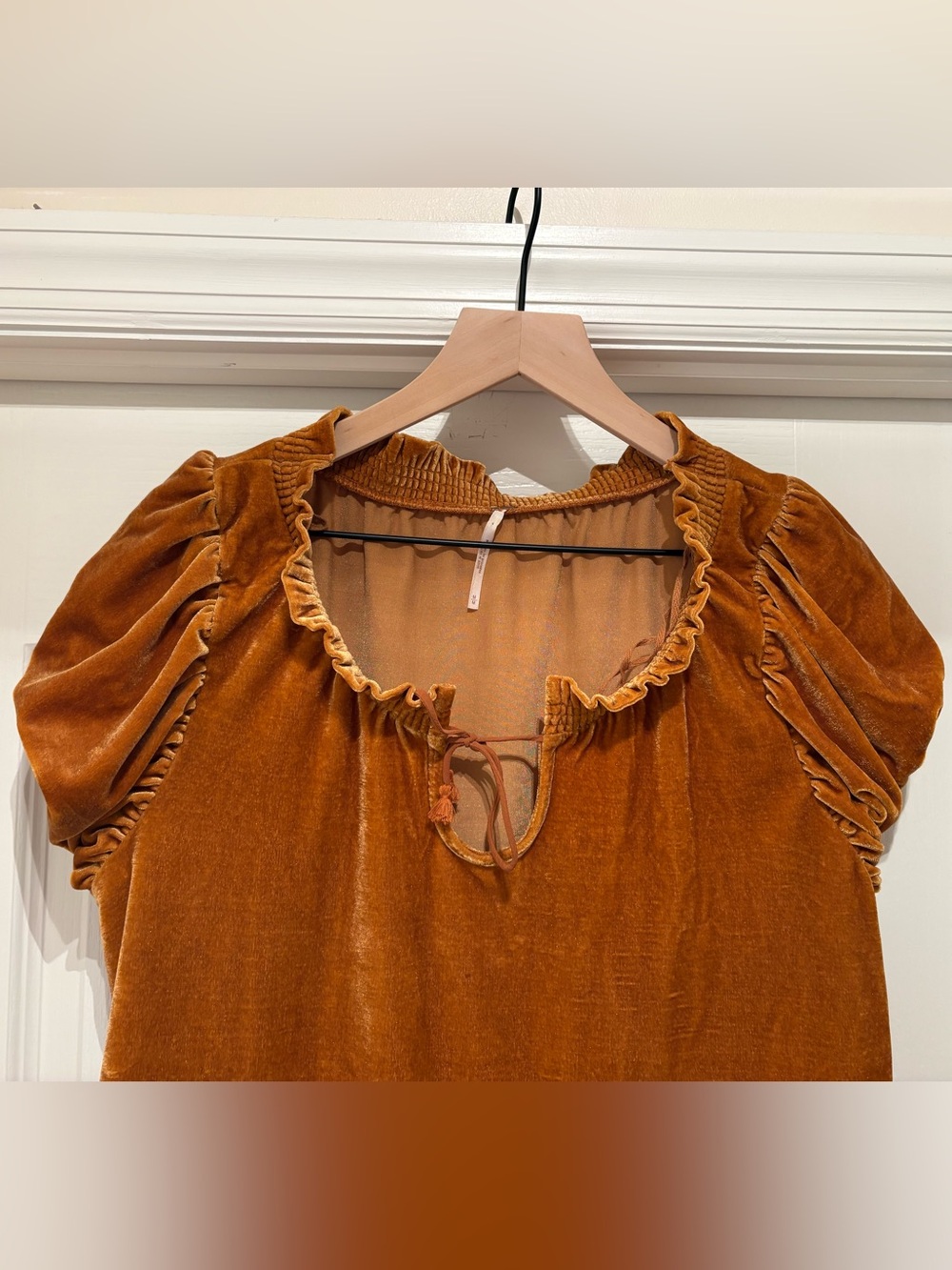 Women’s Free People Terese Velvet Top size M - Picture 2 of 8